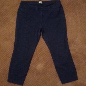 Women's Old Navy Diva Navy Capri size 16